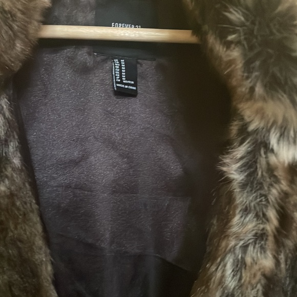 🔥Cropped faux fur jacket🔥 All offers welcome - Picture 3 of 4